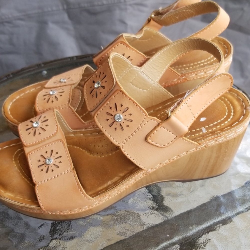 Sandals - Picture 2 of 5